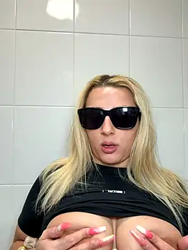 Strongqueen online show from 11/20/25, 07:02