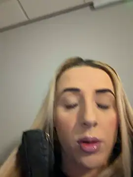 Strongqueen online show from 02/12/26, 08:26