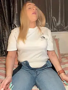 Snapshot of Strongqueen chatting on 03/15/26, 09:43 Strongqueen online show from 03/15/26, 09:43