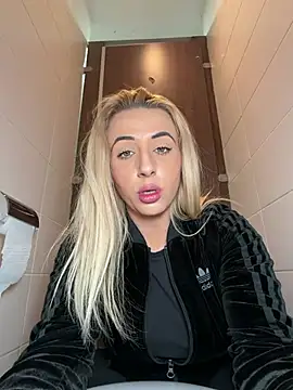 Snapshot of Strongqueen chatting on 03/21/26, 11:48 Strongqueen online show from 03/21/26, 11:48