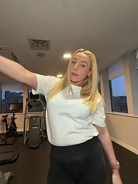 Snapshot of Strongqueen chatting on 03/22/26, 06:33 Strongqueen online show from 03/22/26, 06:33