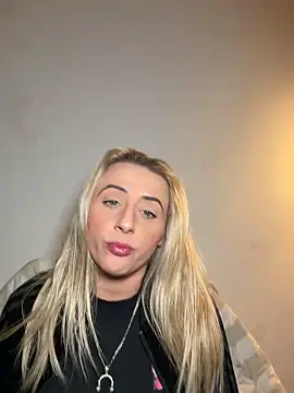 Snapshot of Strongqueen chatting on 03/27/26, 11:26 Strongqueen online show from 03/27/26, 11:26