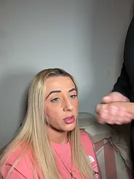 Snapshot of Strongqueen chatting on 04/09/26, 06:24 Strongqueen online show from 04/09/26, 06:24