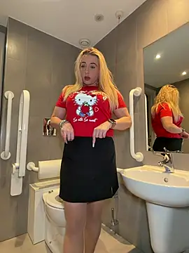 Snapshot of Strongqueen chatting on 04/10/26, 09:30 Strongqueen online show from 04/10/26, 09:30