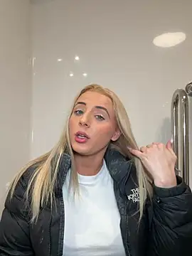 Snapshot of Strongqueen chatting on 04/18/26, 07:58 Strongqueen online show from 04/18/26, 07:58