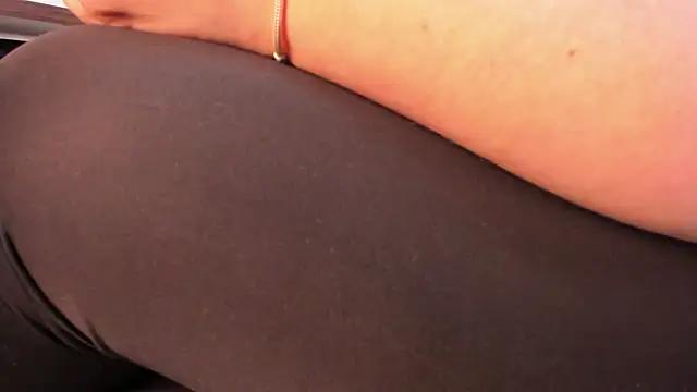 Snapshot of _rebecca1 chatting on 11/20/25, 02:17 rebecca1 online show from 11/20/25, 02:17