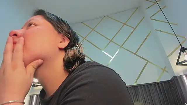 Snapshot of _rebecca1 chatting on 02/05/26, 12:37 rebecca1 online show from 02/05/26, 12:37