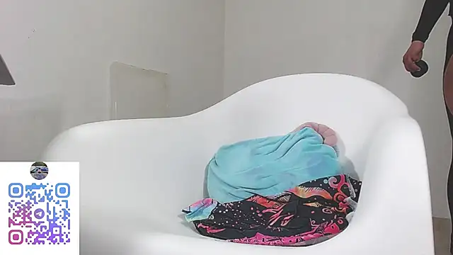 Upskirt Squirt96 online show from 09/11/25, 01:11