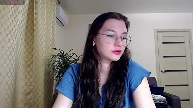 Snapshot of Kristal898 chatting on 01/03/25, 12:54 Kristal898 online show from 01/03/25, 12:54