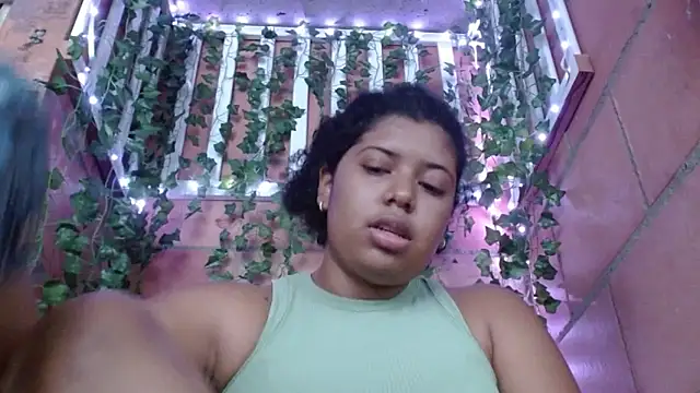 Snapshot of belindathompson chatting on 12/27/24, 09:54 belindathompson online show from 12/27/24, 09:54