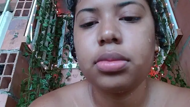 Snapshot of belindathompson chatting on 12/29/24, 06:49 belindathompson online show from 12/29/24, 06:49