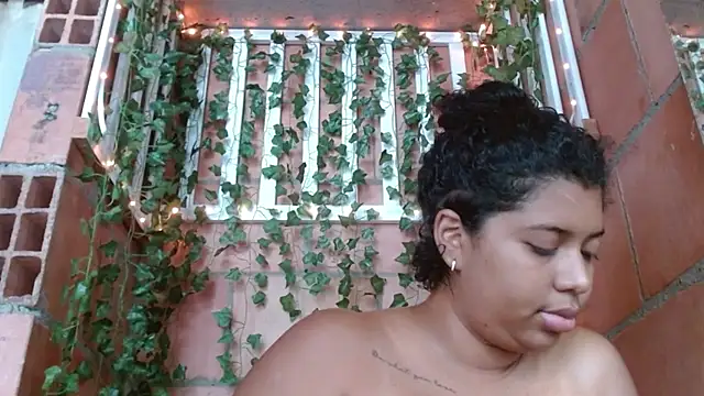 Snapshot of belindathompson chatting on 01/10/25, 05:34 belindathompson online show from 01/10/25, 05:34