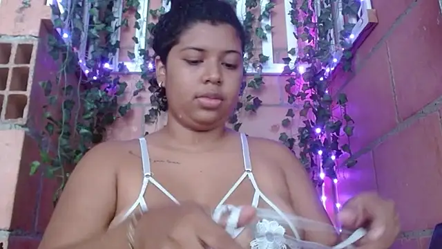 Snapshot of belindathompson chatting on 01/31/25, 08:01 belindathompson online show from 01/31/25, 08:01