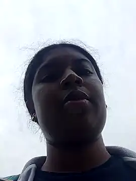 Snapshot of belindathompson chatting on 09/16/25, 09:16 belindathompson online show from 09/16/25, 09:16