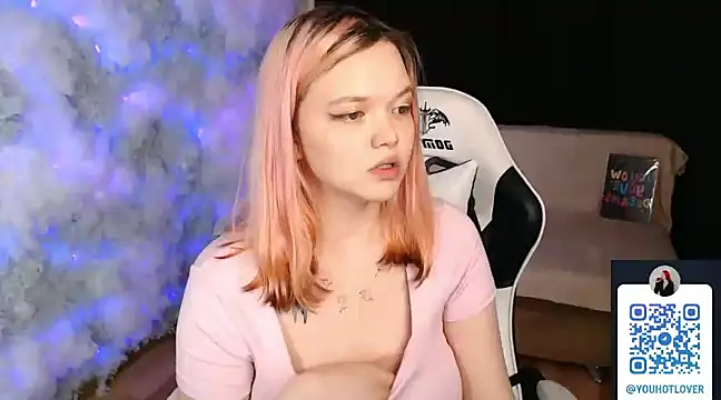 Snapshot of mary_lunar chatting on 03/13/25, 01:07 mary lunar online show from 03/13/25, 01:07