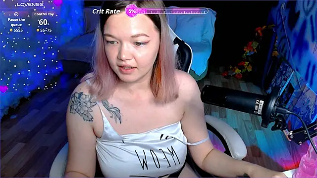 Snapshot of mary_lunar chatting on 10/03/25, 07:22 mary lunar online show from 10/03/25, 07:22