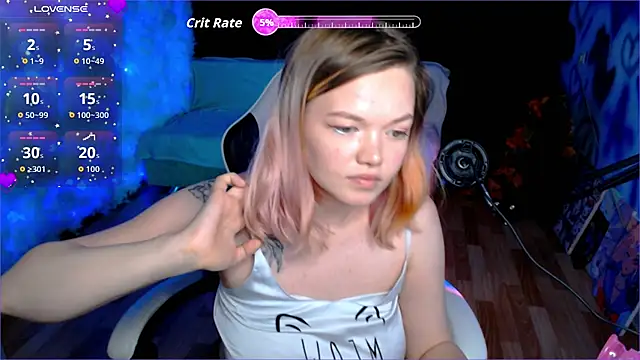 Snapshot of mary_lunar chatting on 10/06/25, 08:06 mary lunar online show from 10/06/25, 08:06