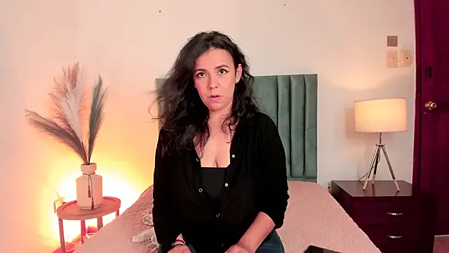 Snapshot of Amber__Davis chatting on 01/27/25, 06:09 Amber Davis online show from 01/27/25, 06:09