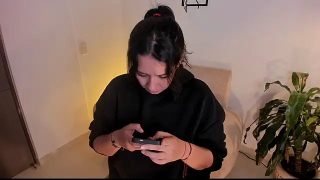 Snapshot of Amber__Davis chatting on 11/20/25, 08:30 Amber Davis online show from 11/20/25, 08:30