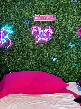 Snapshot of ThickAssRena chatting on 01/06/26, 10:45 ThickAssRena online show from 01/06/26, 10:45