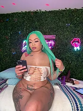 Snapshot of ThickAssRena chatting on 02/13/26, 01:51 ThickAssRena online show from 02/13/26, 01:51