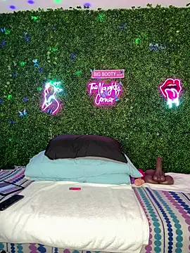 Snapshot of ThickAssRena chatting on 02/18/26, 08:43 ThickAssRena online show from 02/18/26, 08:43