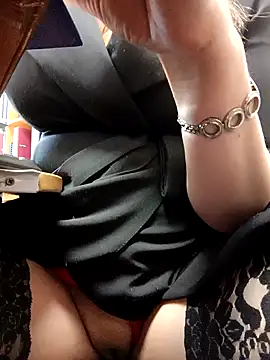 Snapshot of Office_Albertina chatting on 01/28/25, 04:18 Office Albertina online show from 01/28/25, 04:18