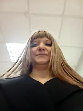 Snapshot of Office_Albertina chatting on 02/28/25, 01:15 Office Albertina online show from 02/28/25, 01:15