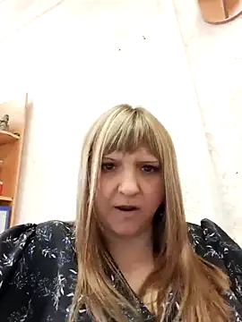 Snapshot of Office_Albertina chatting on 03/04/25, 01:12 Office Albertina online show from 03/04/25, 01:12