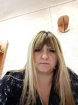 Snapshot of Office_Albertina chatting on 10/07/25, 09:56 Office Albertina online show from 10/07/25, 09:56