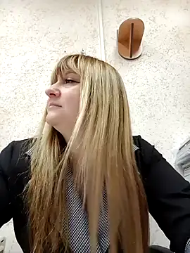 Snapshot of Office_Albertina chatting on 10/22/25, 10:09 Office Albertina online show from 10/22/25, 10:09