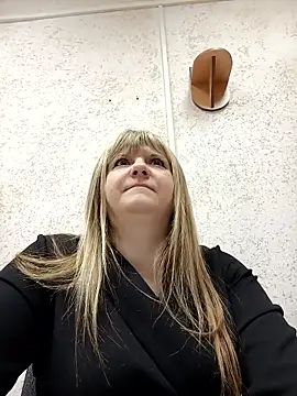 Snapshot of Office_Albertina chatting on 01/12/26, 10:04 Office Albertina online show from 01/12/26, 10:04