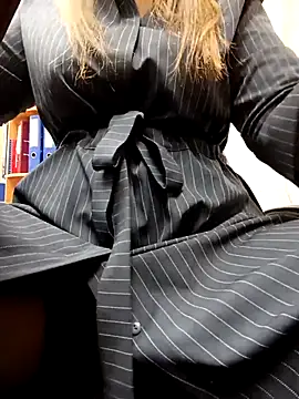 Snapshot of Office_Albertina chatting on 03/16/26, 10:03 Office Albertina online show from 03/16/26, 10:03