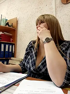 Snapshot of Office_Albertina chatting on 04/14/26, 10:16 Office Albertina online show from 04/14/26, 10:16