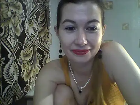 Snapshot of Olesja chatting on 12/17/24, 10:32 Olesja online show from 12/17/24, 10:32