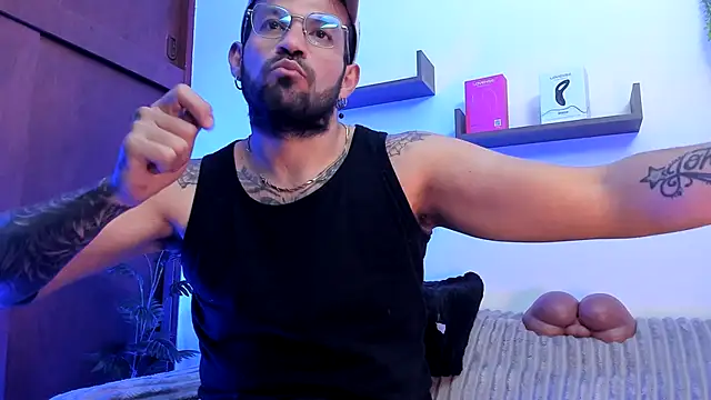 Snapshot of jonathan_rivers chatting on 10/17/25, 08:00 jonathan rivers online show from 10/17/25, 08:00