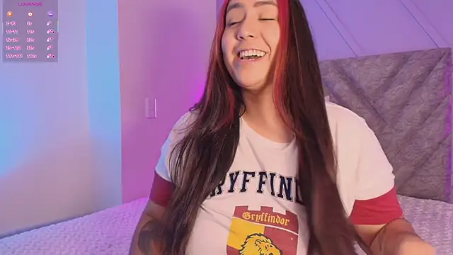 Snapshot of emmajohnss chatting on 09/21/25, 03:52 emmajohnss online show from 09/21/25, 03:52