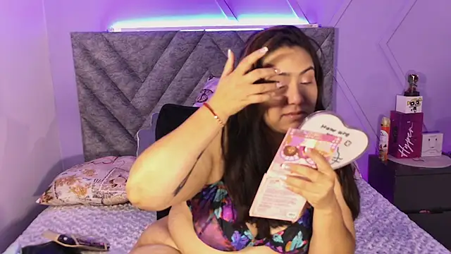 Snapshot of emmajohnss chatting on 11/22/25, 04:00 emmajohnss online show from 11/22/25, 04:00