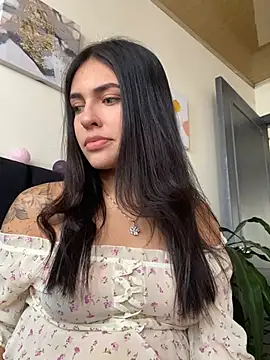 Snapshot of DaphneUwu chatting on 12/10/24, 02:39 DaphneUwu online show from 12/10/24, 02:39