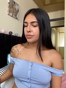 Snapshot of DaphneUwu chatting on 12/13/24, 05:54 DaphneUwu online show from 12/13/24, 05:54