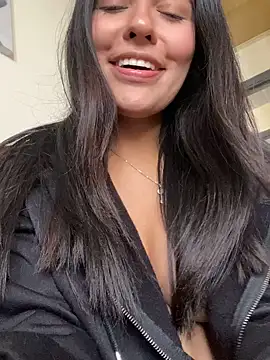 Snapshot of DaphneUwu chatting on 12/29/24, 08:26 DaphneUwu online show from 12/29/24, 08:26