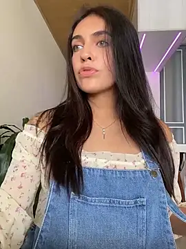 Snapshot of DaphneUwu chatting on 02/05/25, 07:42 DaphneUwu online show from 02/05/25, 07:42