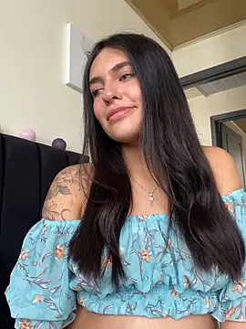 Snapshot of DaphneUwu chatting on 02/13/25, 12:54 DaphneUwu online show from 02/13/25, 12:54