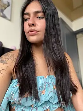 Snapshot of DaphneUwu chatting on 02/15/25, 08:33 DaphneUwu online show from 02/15/25, 08:33