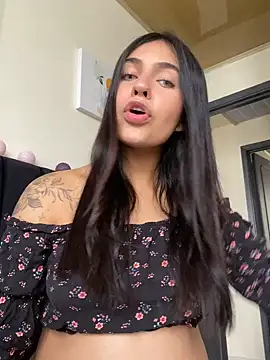 Snapshot of DaphneUwu chatting on 02/16/25, 03:27 DaphneUwu online show from 02/16/25, 03:27