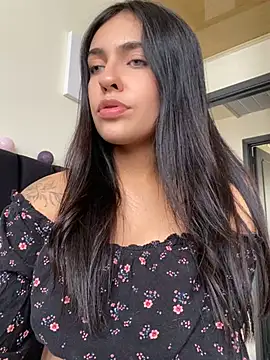 Snapshot of DaphneUwu chatting on 02/16/25, 07:05 DaphneUwu online show from 02/16/25, 07:05