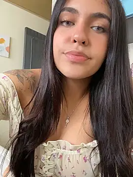 Snapshot of DaphneUwu chatting on 02/27/25, 02:21 DaphneUwu online show from 02/27/25, 02:21