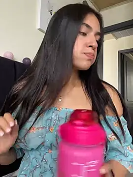 Snapshot of DaphneUwu chatting on 03/09/25, 06:11 DaphneUwu online show from 03/09/25, 06:11