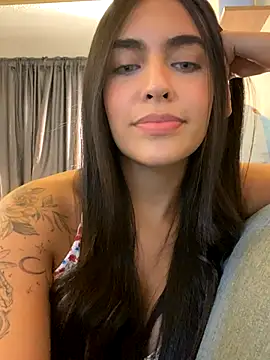 Snapshot of DaphneUwu chatting on 09/19/25, 01:29 DaphneUwu online show from 09/19/25, 01:29