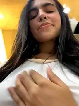 Snapshot of DaphneUwu chatting on 10/12/25, 01:26 DaphneUwu online show from 10/12/25, 01:26